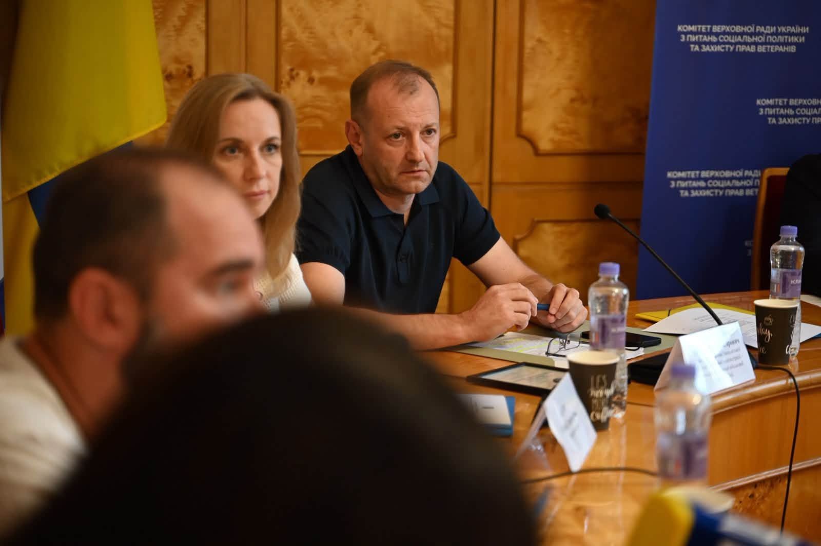 У Закарпатській ОВА обговорили шляхи професійної адаптації та зайнятості ветеранів
